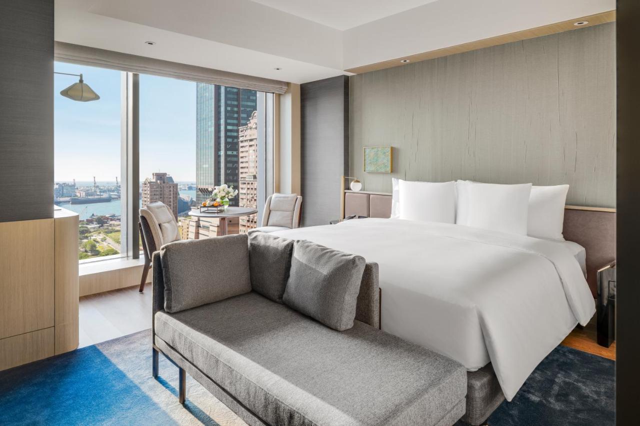 Intercontinental Kaohsiung By Ihg Hotel Exterior photo Deluxe Suite
