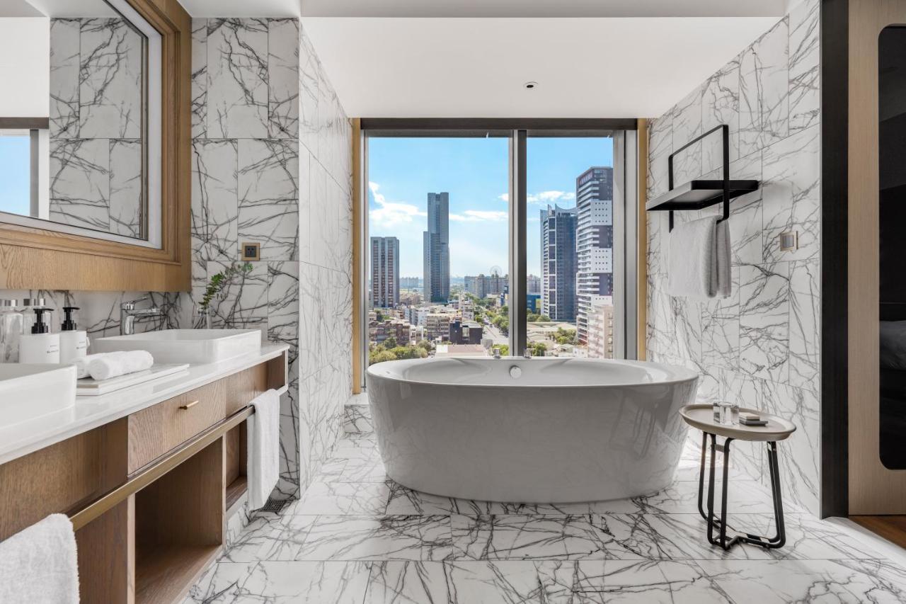 Intercontinental Kaohsiung By Ihg Hotel Exterior photo Bathroom