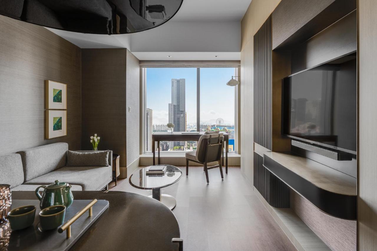 Intercontinental Kaohsiung By Ihg Hotel Exterior photo A suite at the hotel