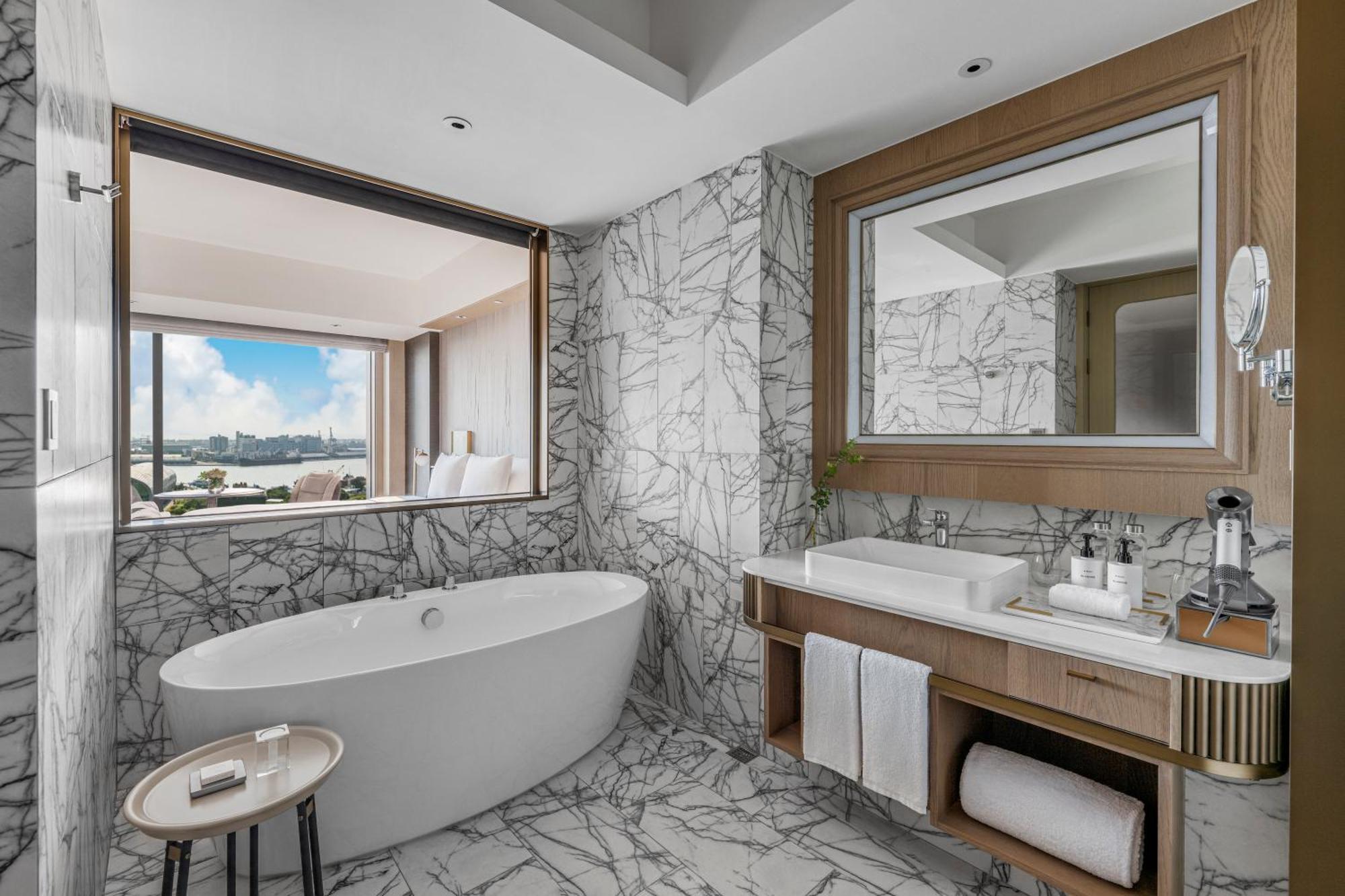 Intercontinental Kaohsiung By Ihg Hotel Room photo Bathroom