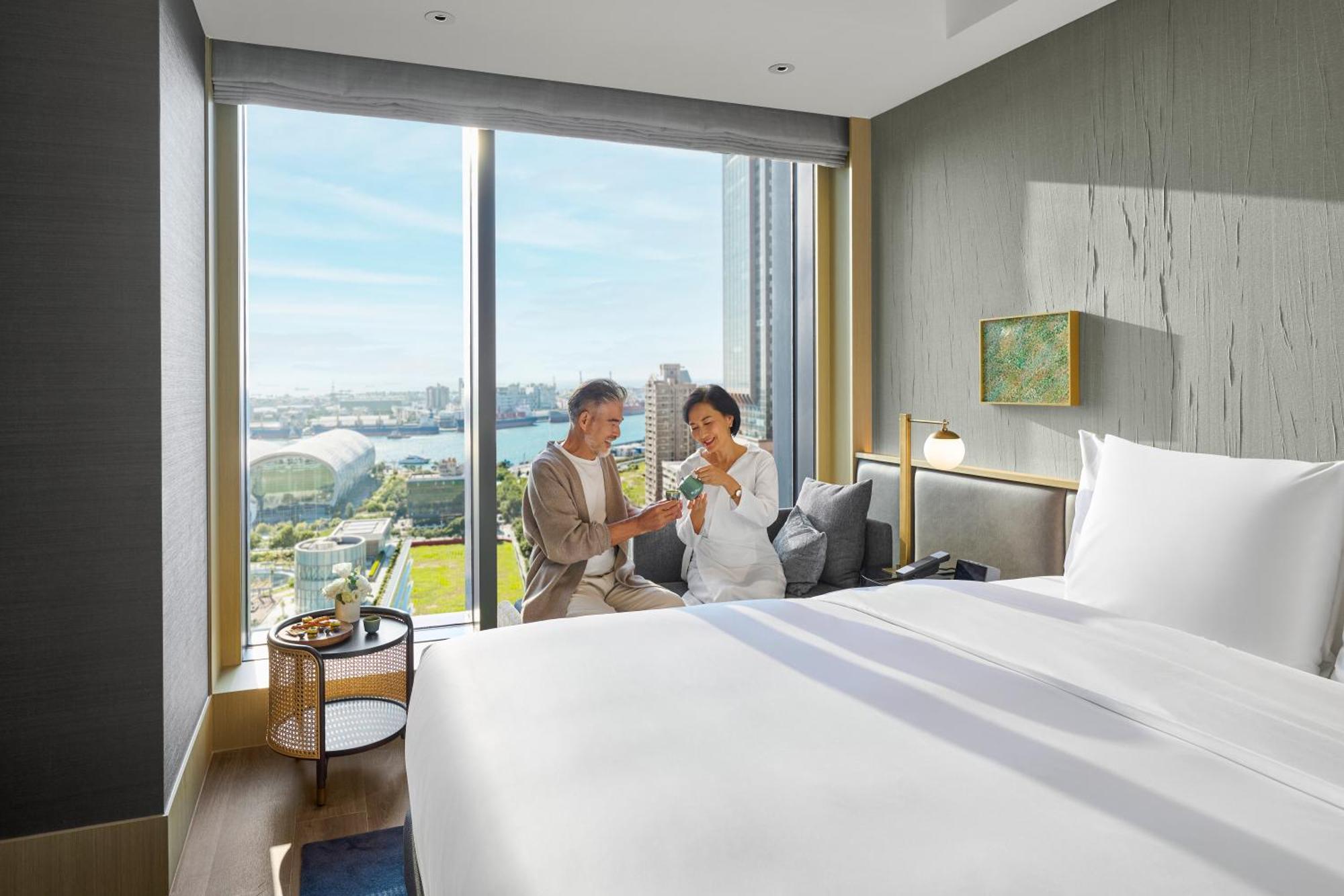 Intercontinental Kaohsiung By Ihg Hotel Room photo A guest room at the hotel