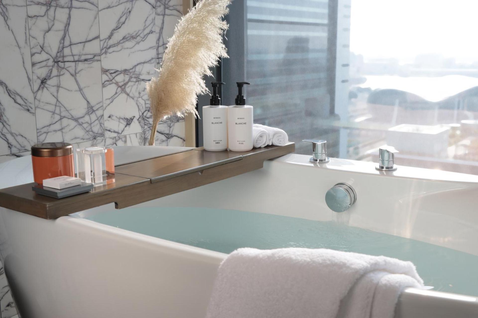 Intercontinental Kaohsiung By Ihg Hotel Exterior photo A modern bathtub