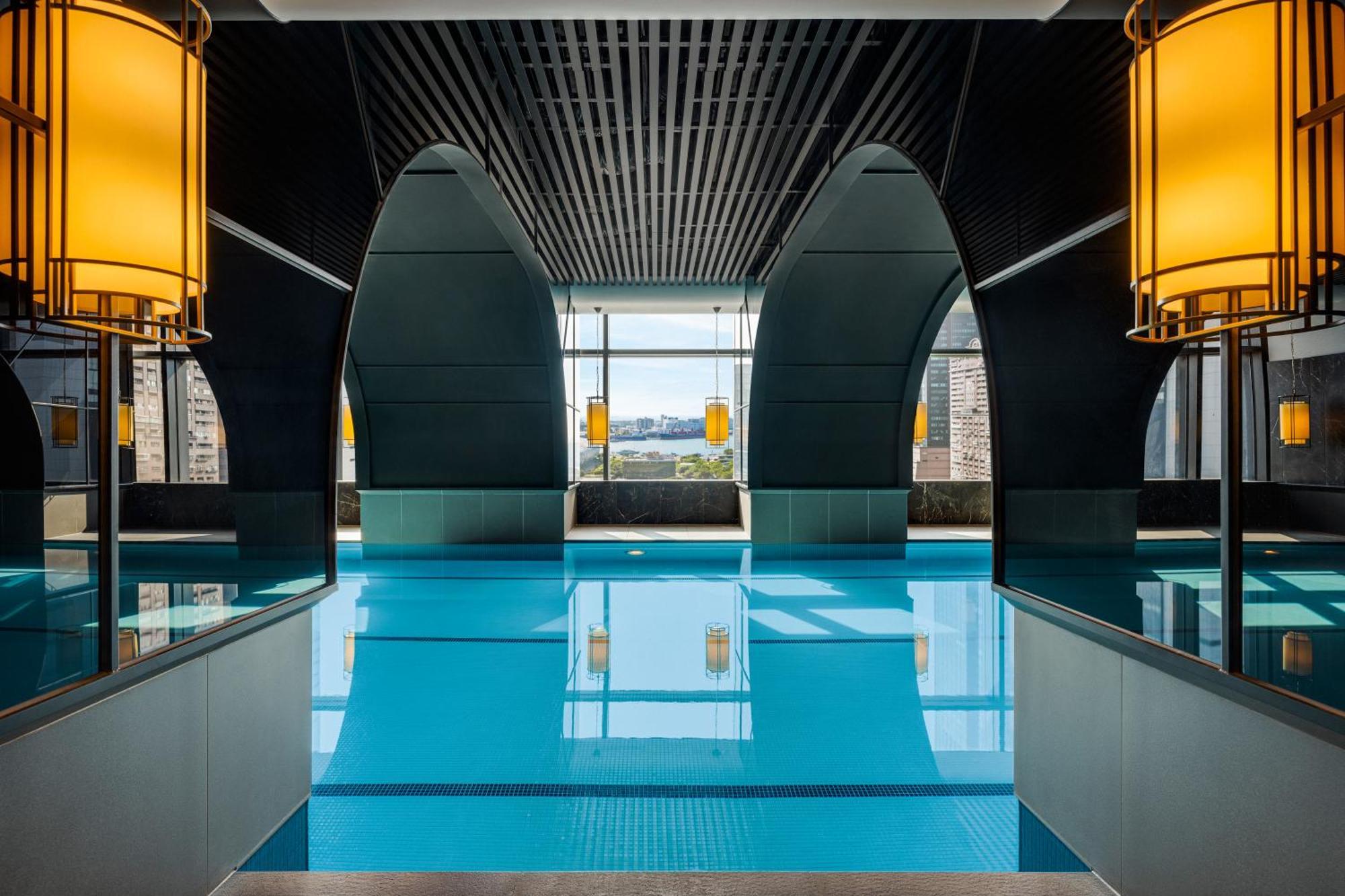 Intercontinental Kaohsiung By Ihg Hotel Exterior photo The pool at the hotel