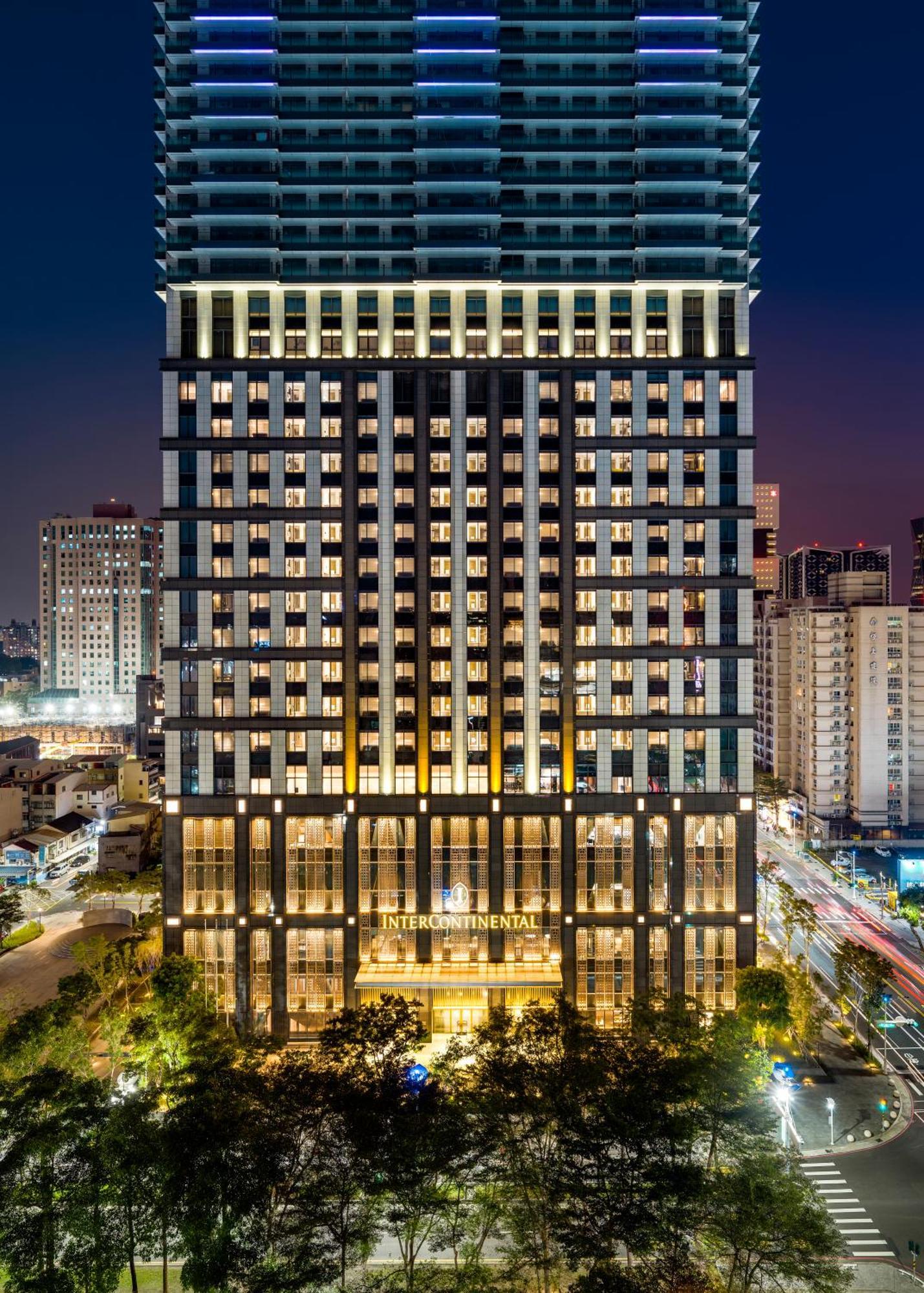 Intercontinental Kaohsiung By Ihg Hotel Exterior photo The River